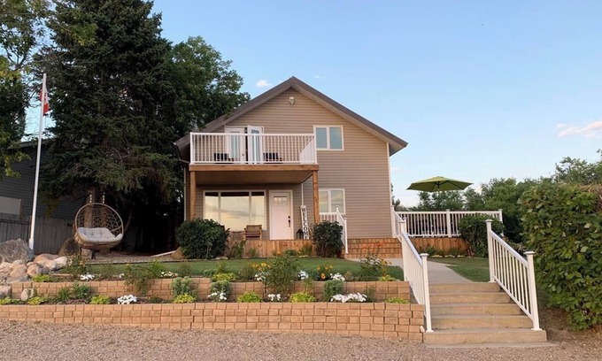 Saskatchewan House | Hakuna Matata Guest House at Saskatchewan Beach