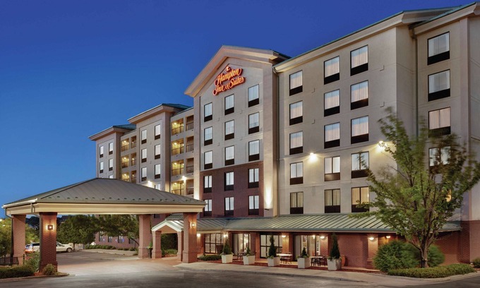 Glendale Hotel | Hampton Inn & Suites Denver - Cherry Creek