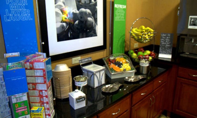 Springfield Hotel | Hampton Inn & Suites Springfield-Southwest
