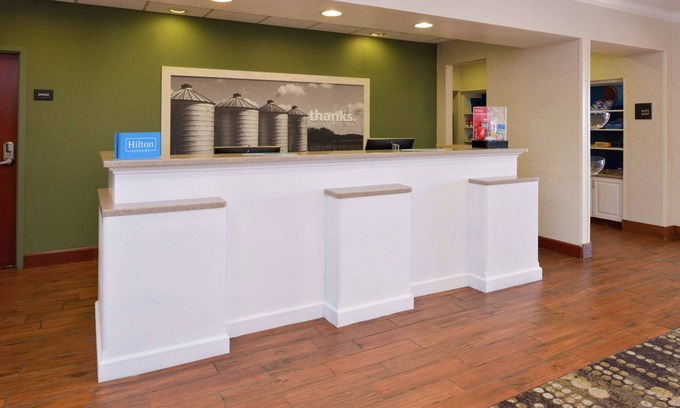 Wilmington Hotel | Hampton Inn & Suites Wilmington