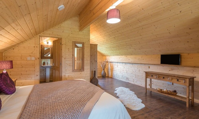 Ellesmere Cabin | Hampton Lodge, ELLESMERE