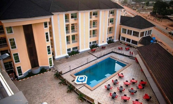 Asaba Cabin | Hampton Towers Spa - Deluxe Twin