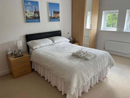 Peterborough House | Hampton Vale, Peterborough Lakeside Large Double bedroom with own bathroom