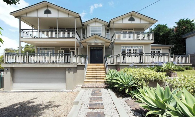 Narraweena House | Hamptons Beautiful Home Perfect for Weddings , Hens & Family retreats