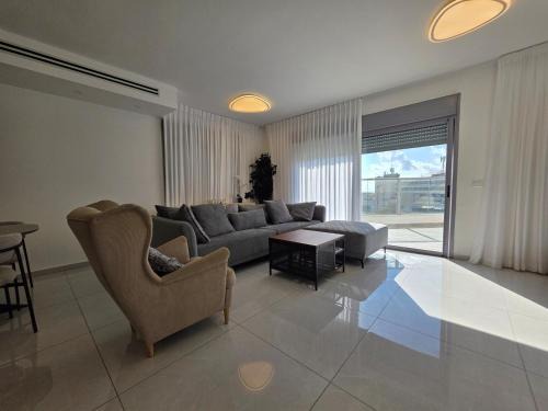 Haifa House | Hantke22 Horev Penthouse Jacuzzi 4BD