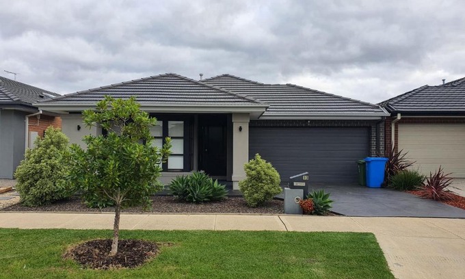 Berwick House | Happy Cozy Convenient 4BR, Breezy, Near Mall, Park