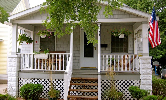 Grand Haven Cottage | Harbor Hill Cottage 2BR-1BA