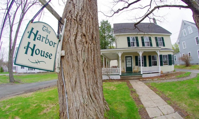 Sunapee House | Harbor House: Sleeps 20, Fireplace, 2 TVs, 2 kitchens, walk to restaurants/bars