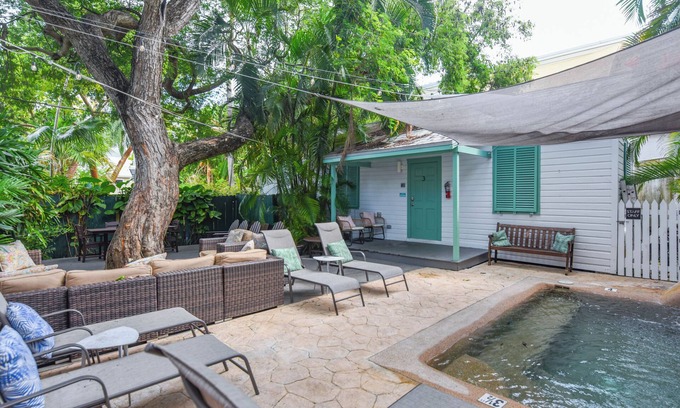 Historic Seaport House | Harbor Walk Hideaways | Group Compound In Old Town!