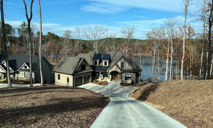 Six Mile House | Harborside Retreat on Lake KeoweenStunning newly constructed home on Lake Keowee