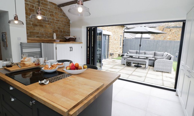 East Norton Cottage | Hard Day's Night