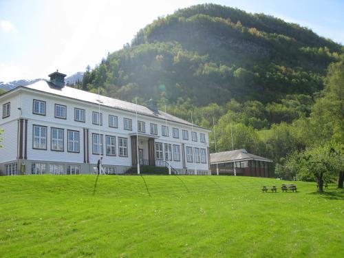 Lofthus Hostel | Hardanger Hostel B&B