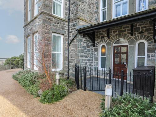 Harlech House | Harlech Apartments - Bendigeidfran