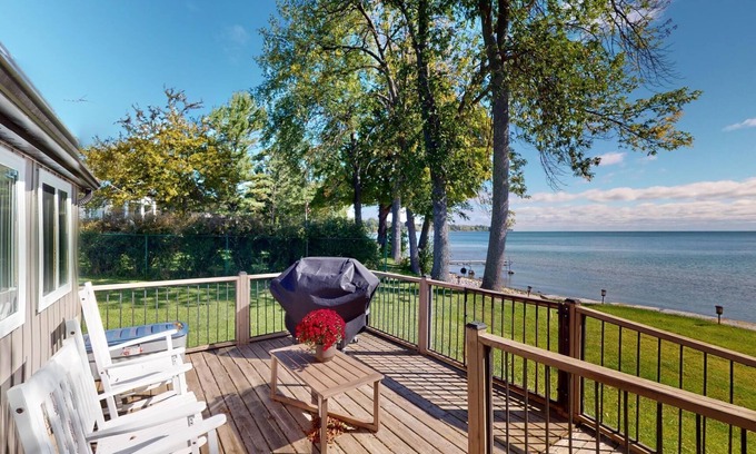 Waupoos Cottage | HART’S HAVEN Lakefront Cottage in Waupoos. Close to The Sandbanks and wineries.