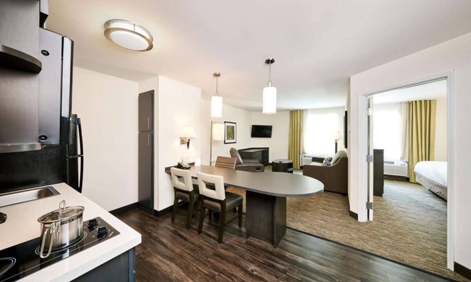 Plano Hotel | Hassle-free Stay! Pet-friendly Accommodation with Full Kitchen, Onsite Parking!
