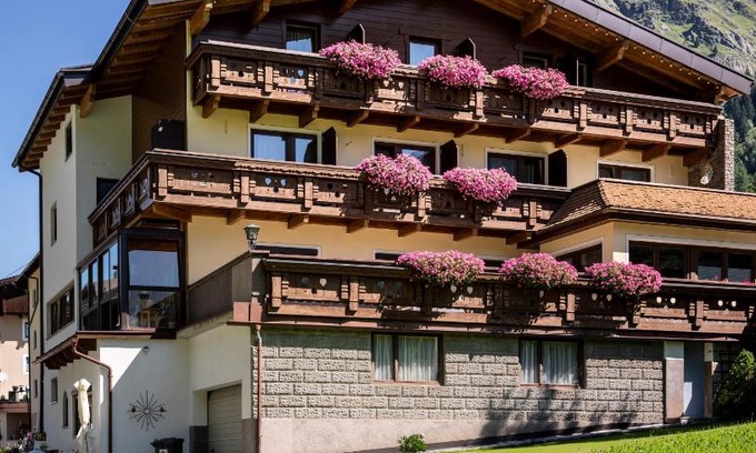 Plangeross House | Haus Elisabeth