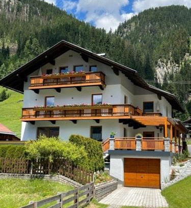 Sankt Jakob in Defereggen Apartment | Haus Troger