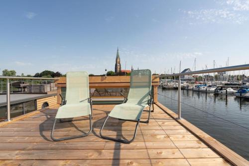 Schleswig Boat Rental | Hausboot Helena