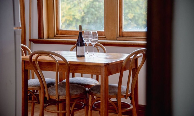 Omeo Apartment | Haven in the Alps 1, Omeo apartment at the door step of the MTB park and skiing.