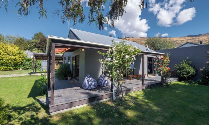 Wanaka Cottage | Haven on Heuchan - Wanaka Holiday Home