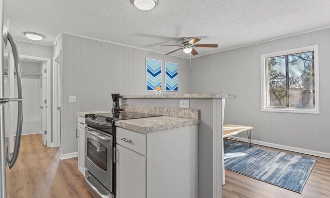 Crescent Beach Apartment | Havens By The Sea STE B Luxurious Villa Close to Beach and area entertainment