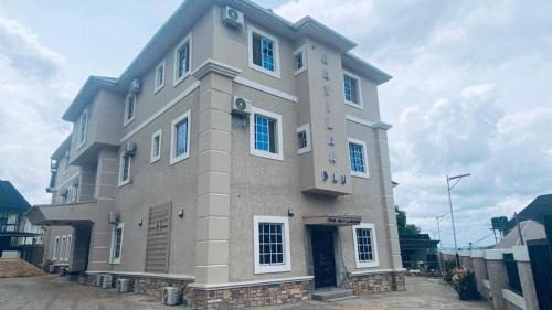 Ozubulu Hotel | Havilah Blu Hotel and Suites