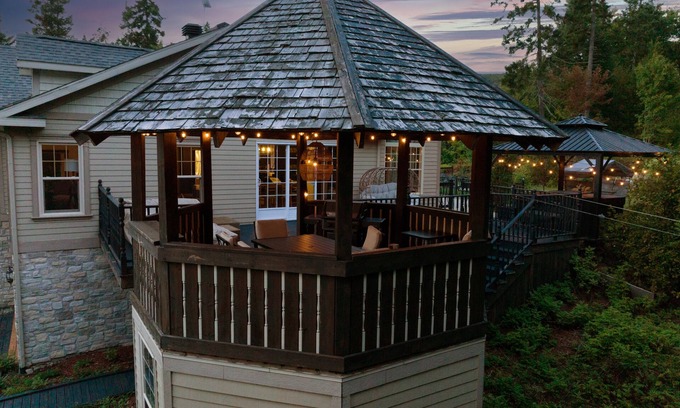 Val-des-Lacs Ski Chalet | Havre du Plaisir - Waterfront & Spa - Game Room