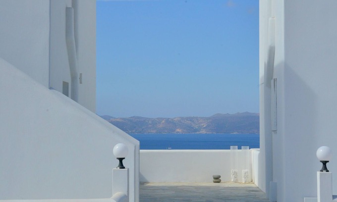 Milos Hotel | Hawk Stone