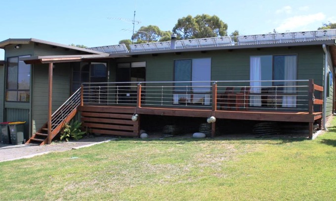 Coles Bay House | Hazards House
