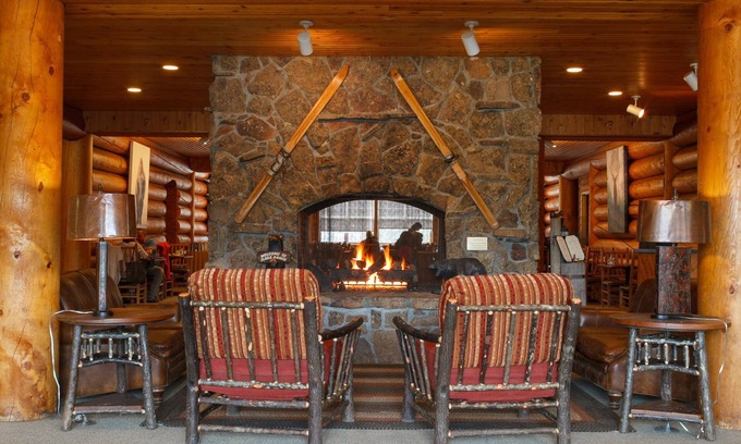 Flagg Ranch Hotel | Headwaters Lodge & Cabins at Flagg Ranch