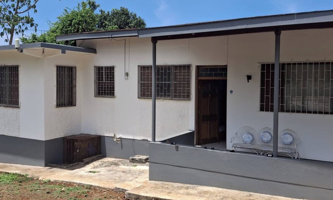 Stewart Town House | Healing 3-Bed Retreat - Sleeps 3, Hot Tub & Pool