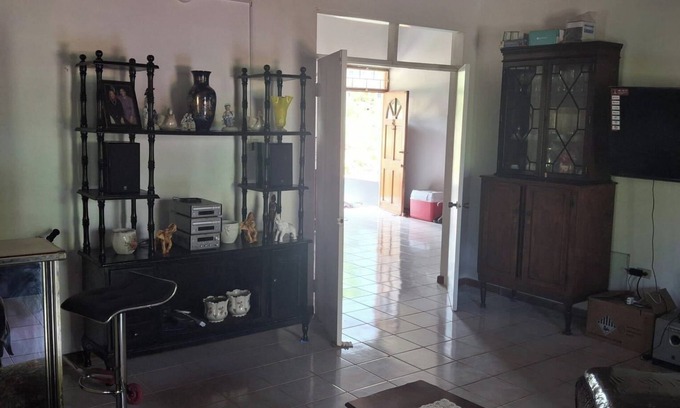 Stewart Town House | Healing 3-bed Retreat - Sleeps 3, Hot Tub & Pool