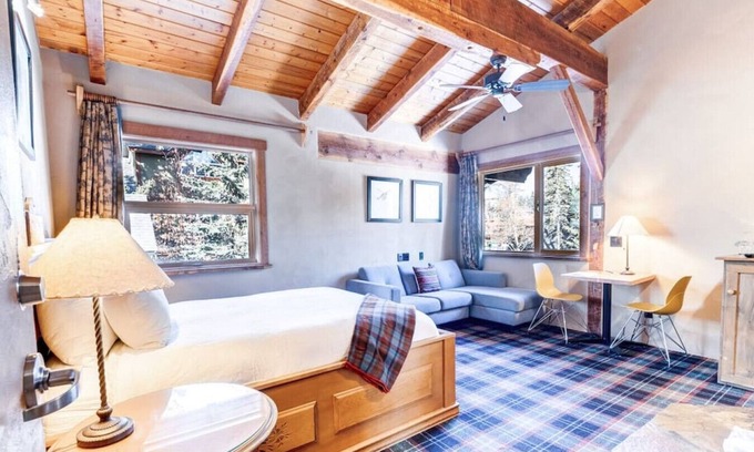 Town Centre Hotel | Heart of Canmore- Private Romantic Suite-2 Guests