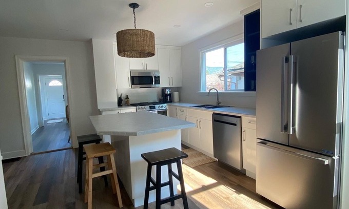 Okanagan-Similkameen House | Heart of Downtown - Cottage Home - 10 min walk to the beach - Pet Friendly