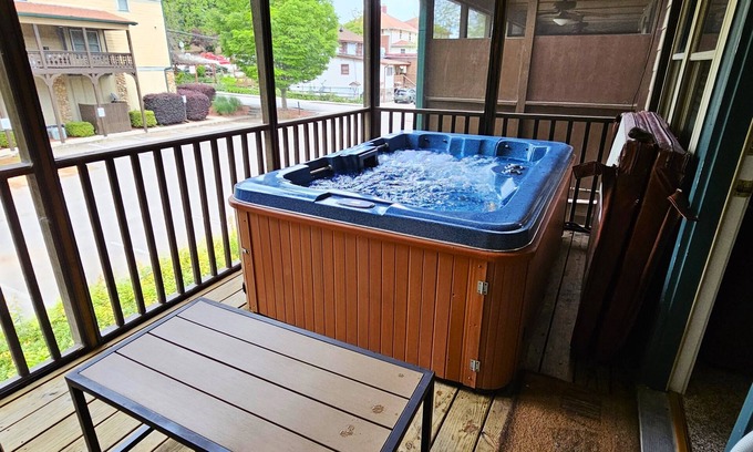 Helen Condo | Heart of Helen Condo located in downtown Helen GA just minutes from everything.