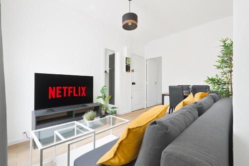 Quartier de Javel Apartment | Heart of Paris-1BR-6P-Tour Eiffel-Free Netflix
