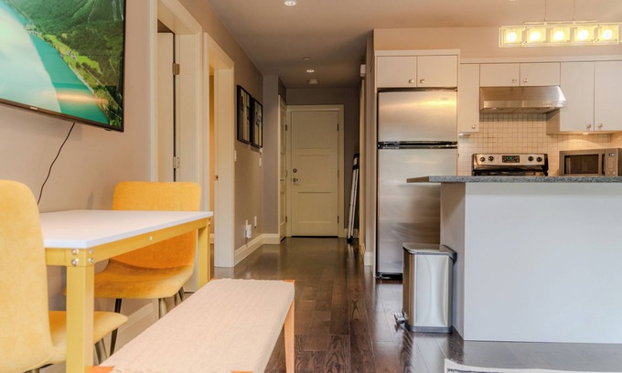 Riley Park-Little Mountain House | Heart of Vancouver Cambie Village Mins to Downtown