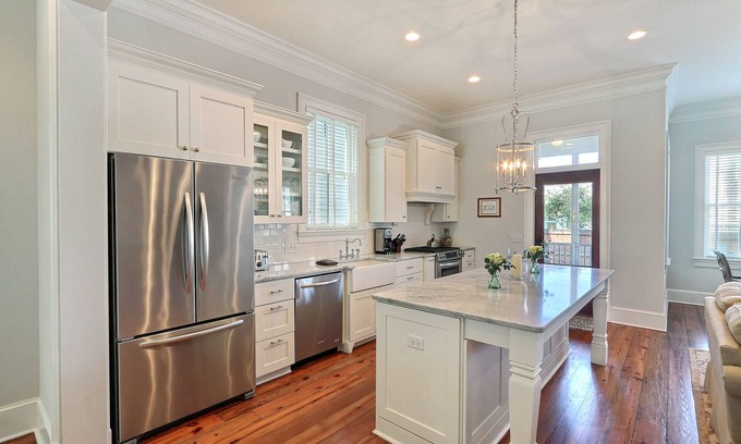 Historic Downtown Savannah House | Heated Pool Access | 5*Clean | Flex Cancelation