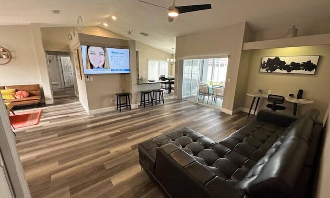 Berkeley Manor House | HEATED POOL Manatee Oasis Weeki Wachee Family Fun Pool Home