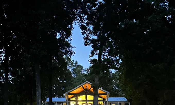 La Follette House | Hemingway Pointe – Luxury Lakefront Getaway in Deerfield Resort, Norris Lake