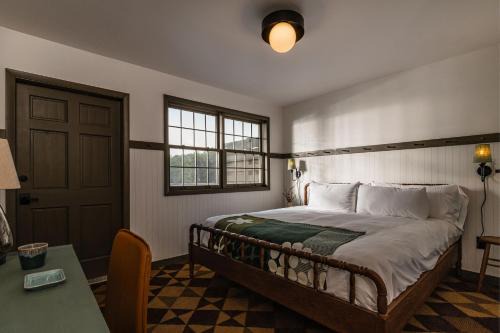 Neversink Hotel | Hemlock Neversink