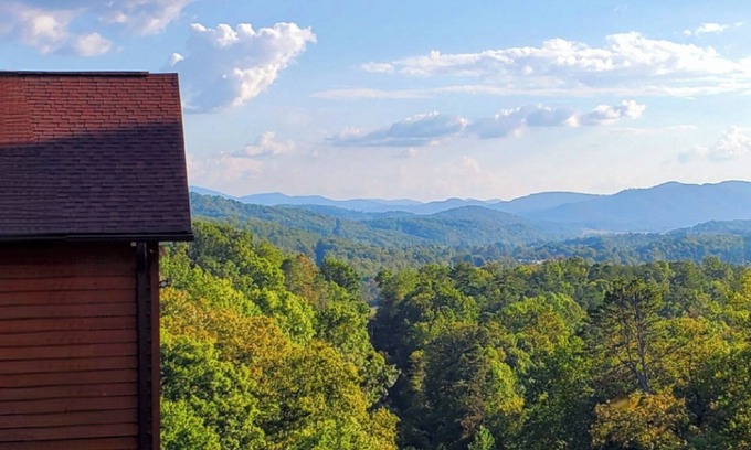 Upper Peachtree Cabin | Her Endless Views, the name says it all!