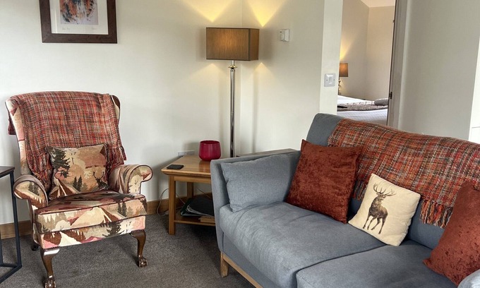Torver Apartment | Herdwick Cottage with Hot Tub - Sleeps 2