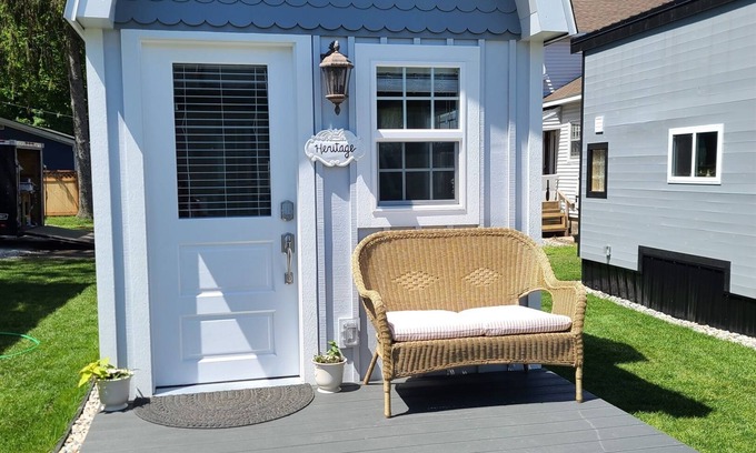 Lakeside Apartment | Heritage House - Tiny Digs Lakeshore