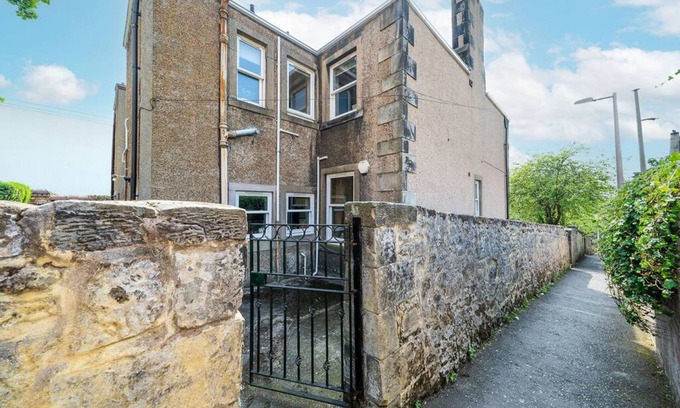 Dunfermline Apartment | Heritage Quarter - 2 Minutes From Centre