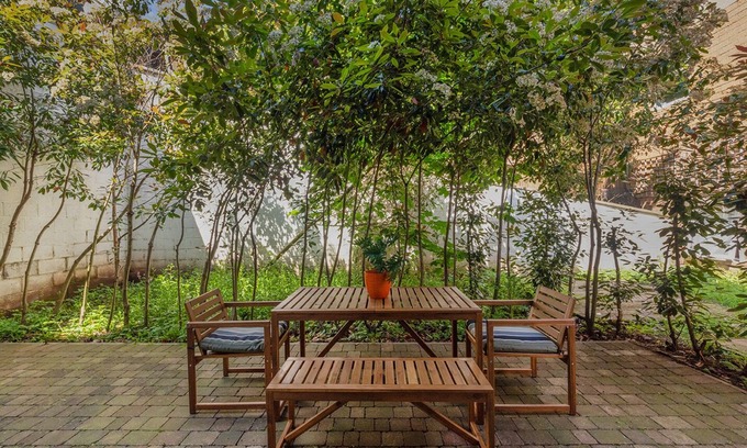 Harringay Apartment | Hermitage Road Apartment by MoreThanStays | Garden