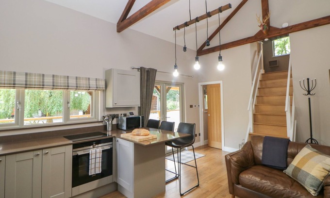 Chesterfield Cottage | HERON LODGE, family friendly, with open fire in Dronfield