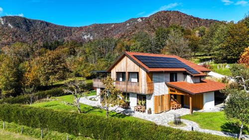 Kostel Apartment | Hiša na Hribu- A Peaceful Hilltop Escape above river Kolpa