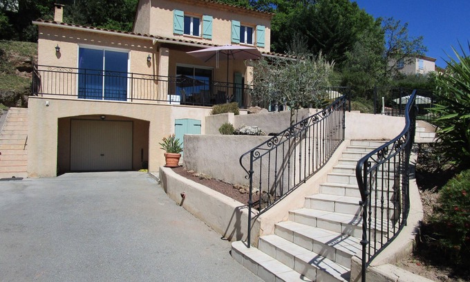 Bagnols-en-Foret Villa | Hibernate in a Villa facing south and fenced 15 km from the Côte d'Azur. 6 adults + baby