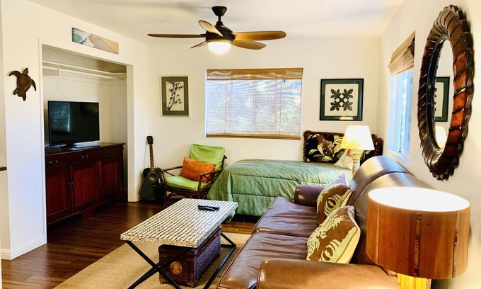 Historic Kailua Village House | Hibiscus Hale in the Heart of Downtown Kona